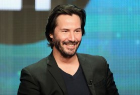 FOTO // Keanu Reeves, apariție bizară în Germania. Cum a fost surprins actorul în timp ce părăsea un hotel din Berlin